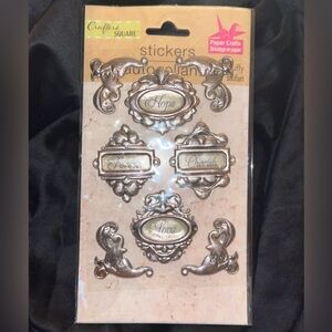 Crafters Square with The Words “Hope, Forever, Cherish, & Love” Decoration